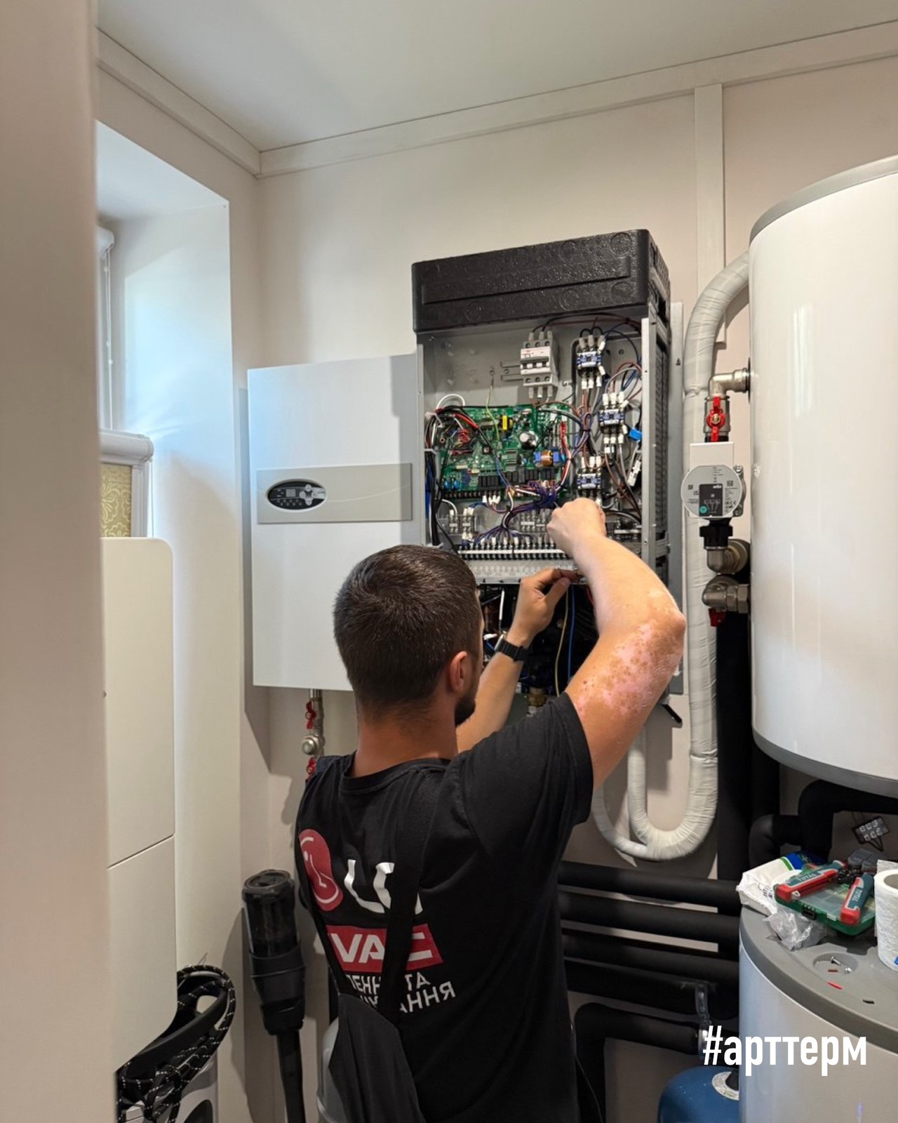 Команда LG HVAC Team Dnipro на монтажі теплового насоса в Обухівці