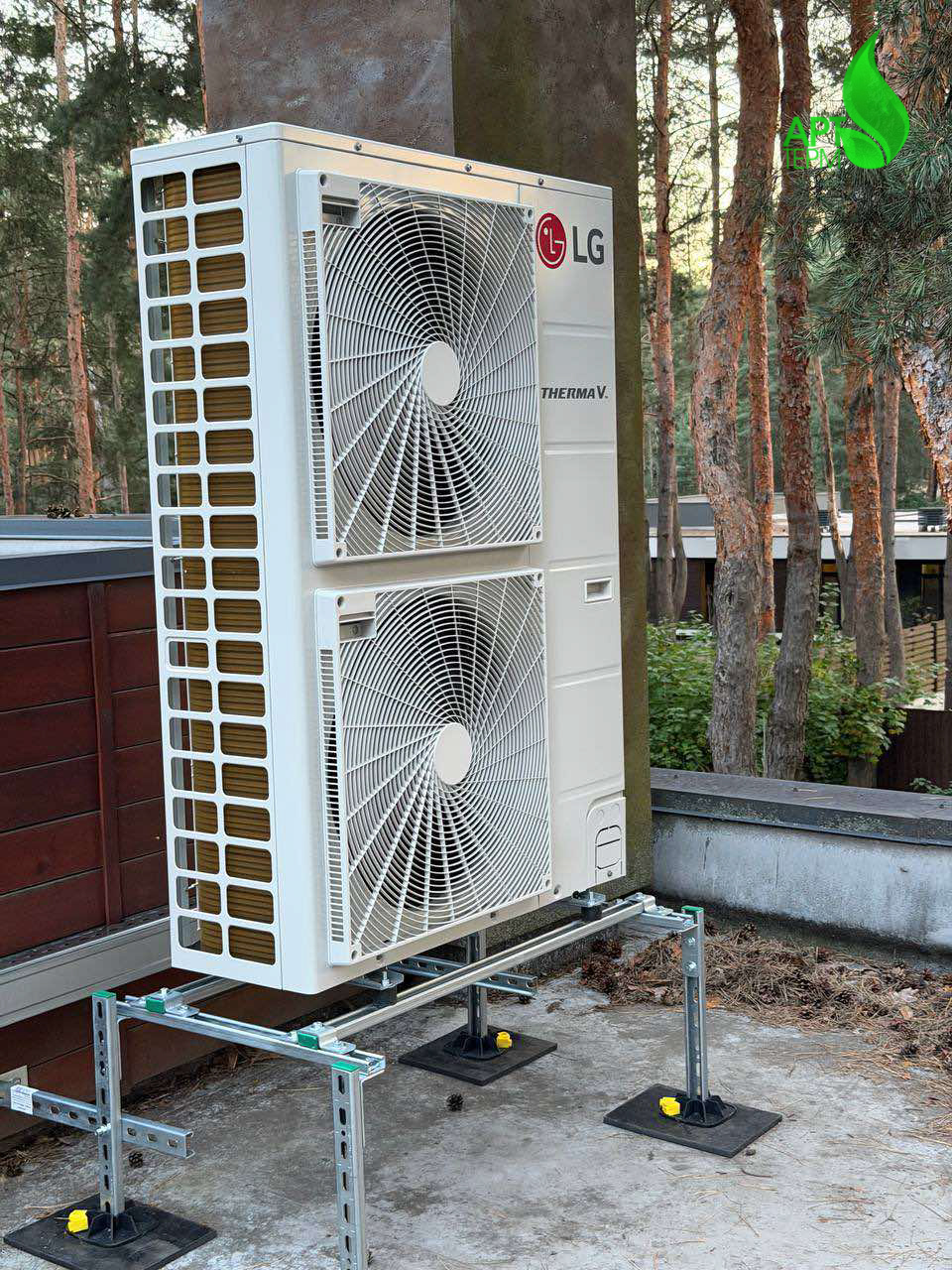Зовнішній блок теплового насоса LG Therma V 16 кВт в Обухівці