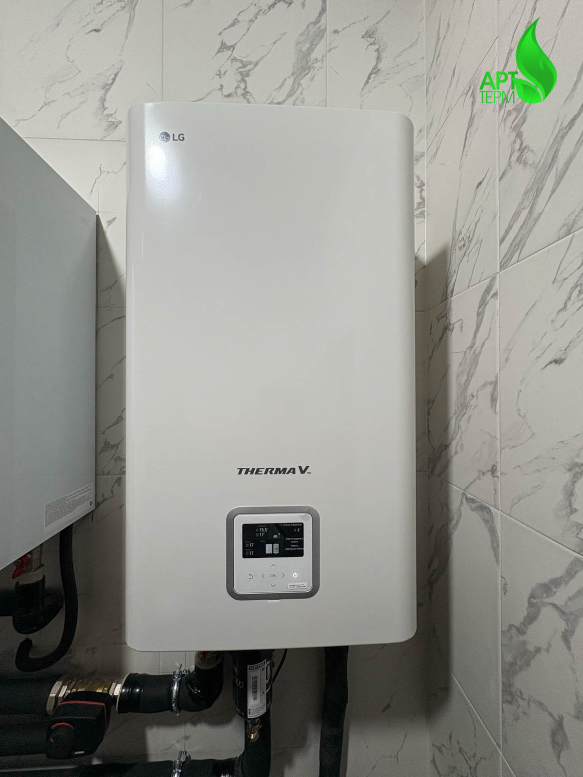 Внутрішній блок теплового насоса LG Therma V у системі опалення будинку